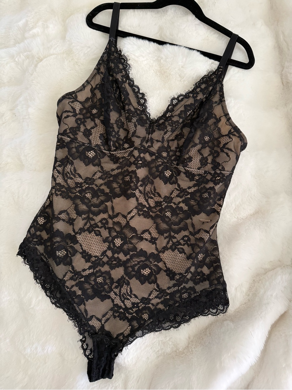 Popilush Black Floral Lace V-Neck Bodysuit
